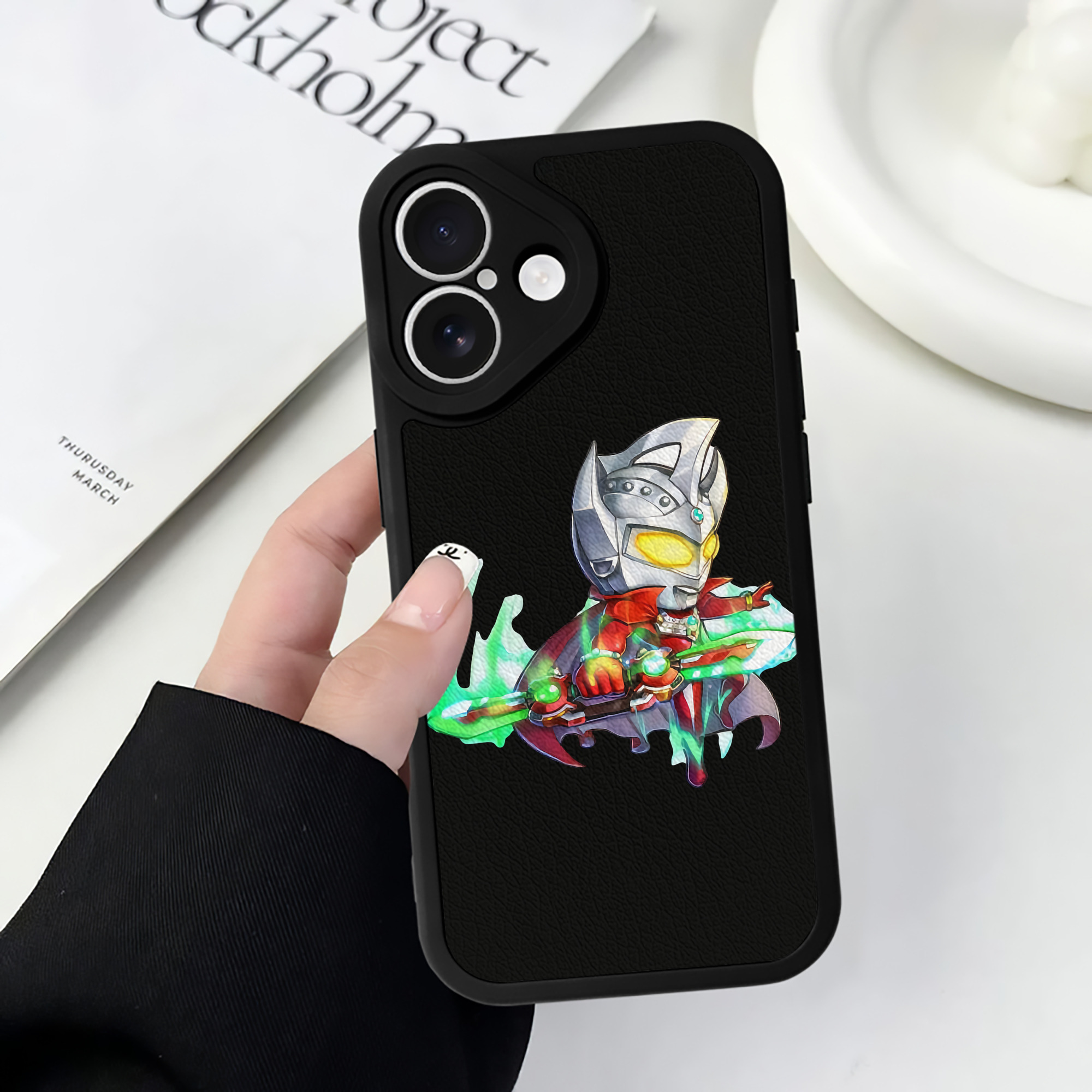 （画像用） ウルトラマン Ultraman 【iPhone 16シリーズ対応】シリコンスマホケース（レザー調） 材質：シリコン